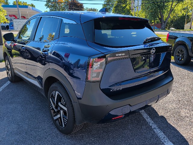 Used 2025 Nissan Kicks SV w/ Illumination Package FWD image 6