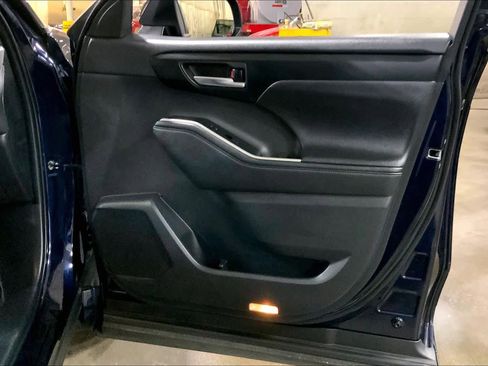 Used 2024 Toyota Highlander XSE image 23