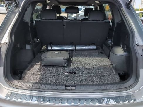 Certified 2023 Volkswagen Tiguan SE R-Line FWD image 28