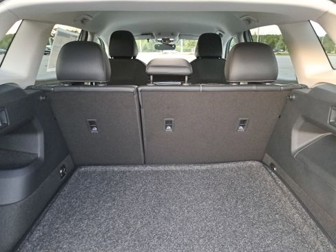 New 2025 Volkswagen Tiguan SE image 12