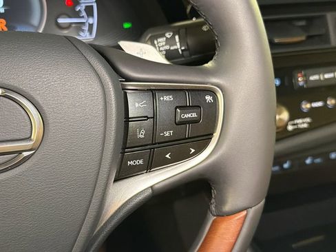 Used 2025 Lexus ES 300h w/ Technology Package image 28