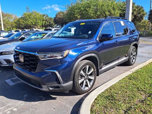 Used 2025 Honda Pilot Touring image 3