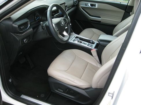 Used 2023 Ford Explorer Limited w/ Equipment Group 301A image 13