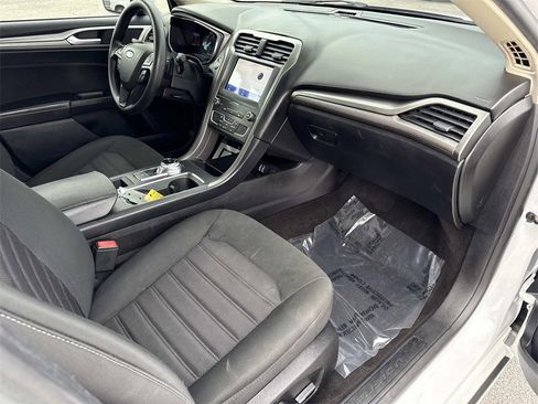 Used 2020 Ford Fusion SE image 28