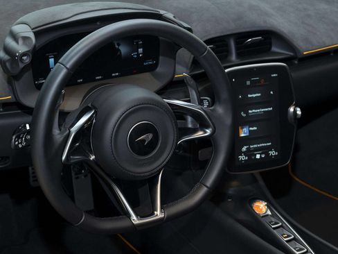Used 2026 McLaren Artura Spider RWD image 27