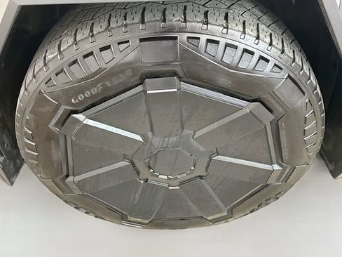 Used 2024 Tesla Cybertruck Cyberbeast AWD/4WD image 30