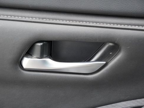 Certified 2025 Nissan Sentra SV FWD image 8
