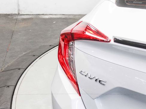 Used 2019 Honda Civic Sport image 9