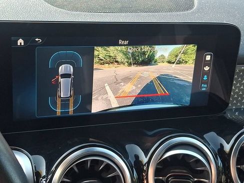 Used 2025 Mercedes-Benz GLB 250 4MATIC image 18