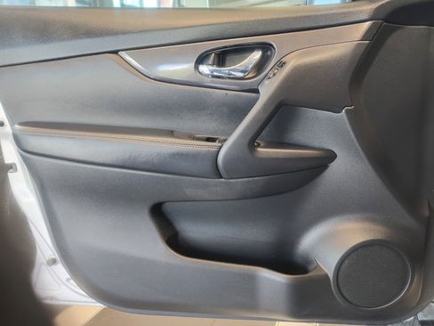 Used 2018 Nissan Rogue SV FWD image 26