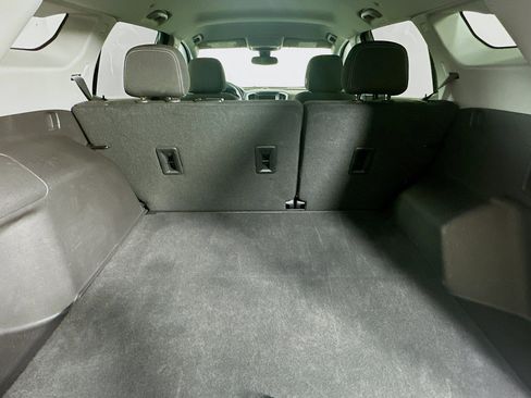 Used 2024 GMC Terrain SLE FWD image 27