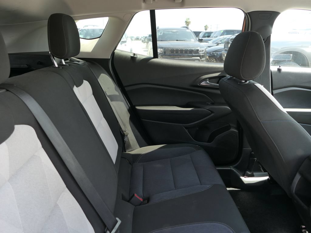 Used 2024 Chevrolet Trax LS w/ LS Convenience Package FWD image 18
