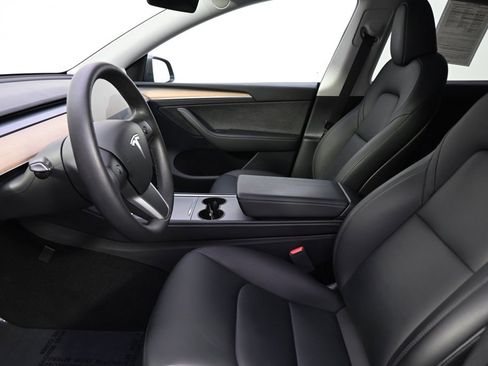 Used 2022 Tesla Model Y Long Range image 13