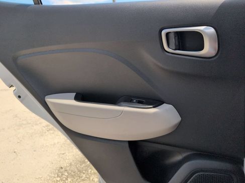 Used 2025 Hyundai Venue SEL FWD image 26