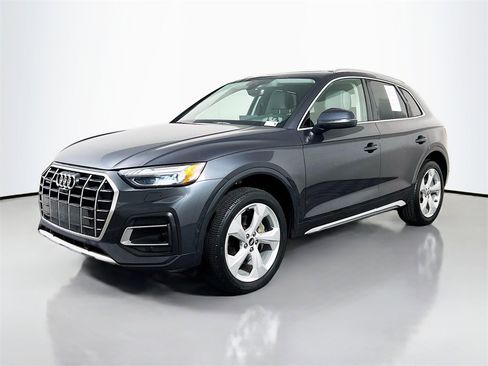 Used 2021 Audi Q5 Prestige w/ Prestige Package image 3