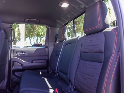 Used 2025 Nissan Frontier PRO-4X AWD/4WD image 27