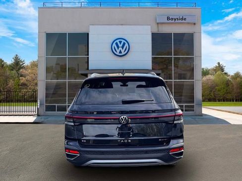 Used 2025 Volkswagen Taos SE AWD/4WD image 6