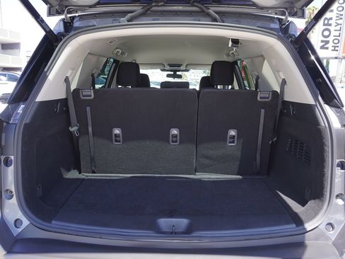 Used 2025 Nissan Pathfinder SV FWD image 9