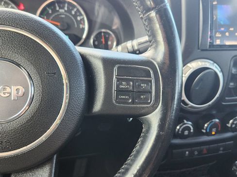 Used 2015 Jeep Wrangler Unlimited Sahara AWD/4WD image 32