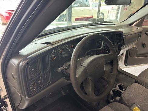 Used 2004 Chevrolet Silverado 2500 W/T RWD image 13