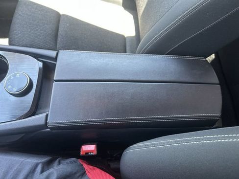 Used 2025 Nissan Rogue SV AWD/4WD image 25