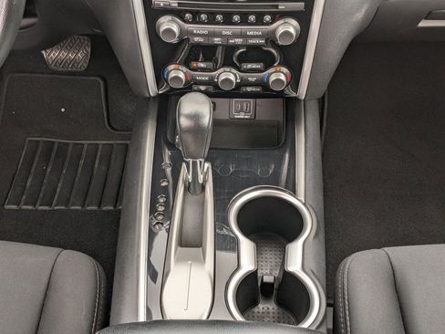 Used 2019 Nissan Pathfinder SV image 16