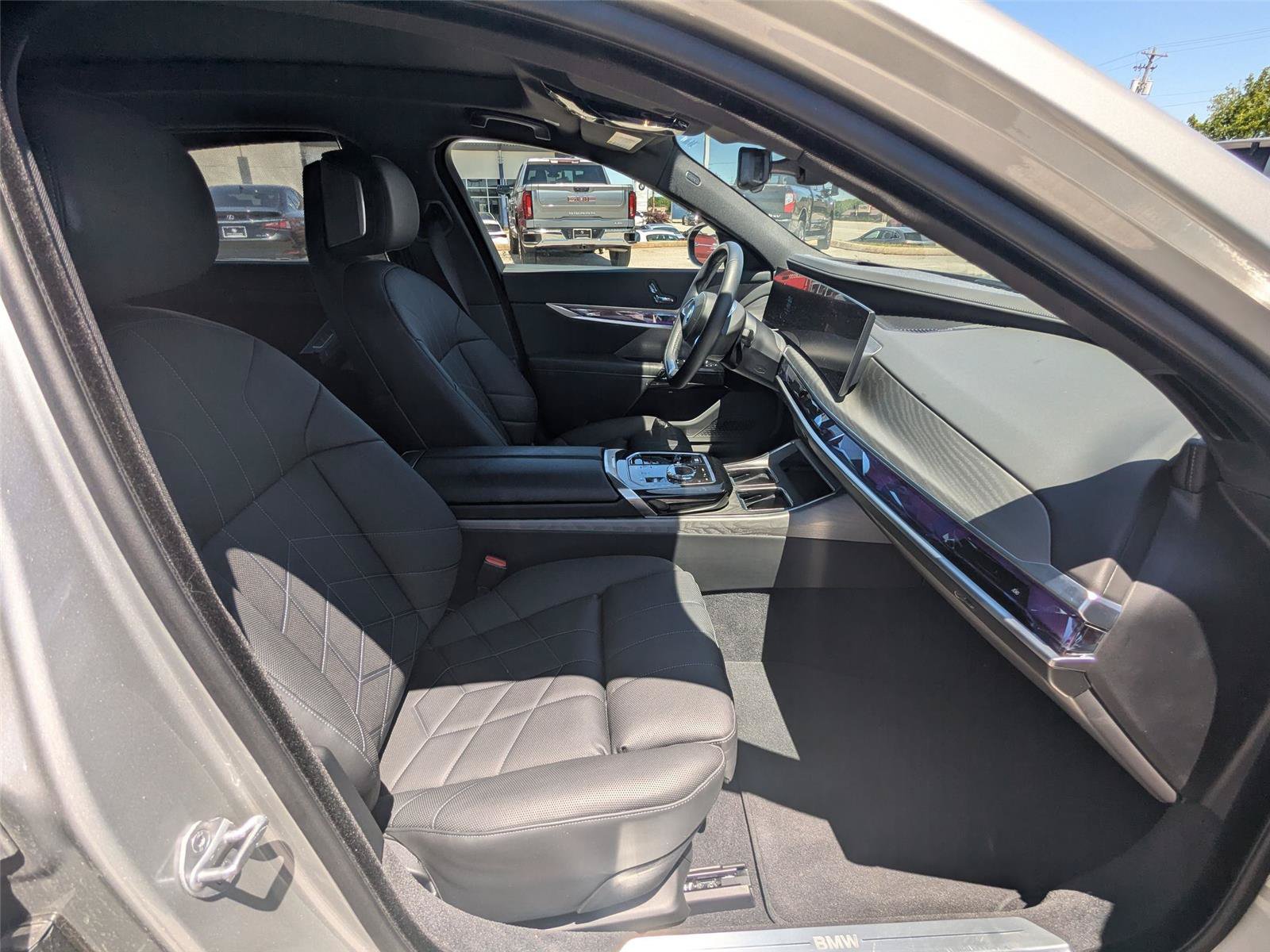 Used 2024 BMW i7 eDrive50 w/ Executive Package RWD image 37
