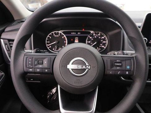 Used 2024 Nissan Rogue SV image 11