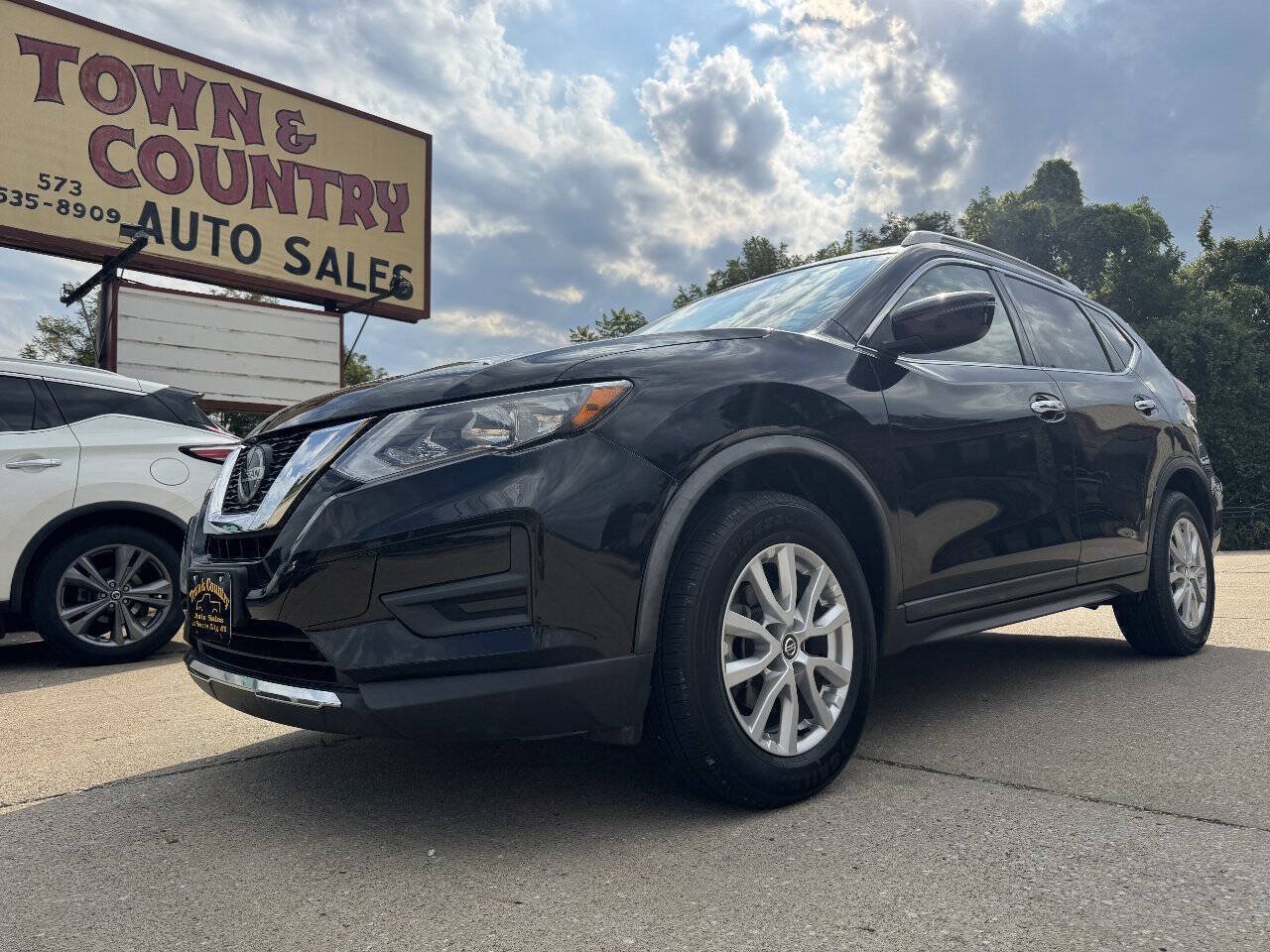 Used 2020 Nissan Rogue SV AWD/4WD image 1