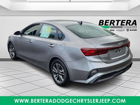 Used 2023 Kia Forte LXS w/ LXS Technology Package FWD image 4