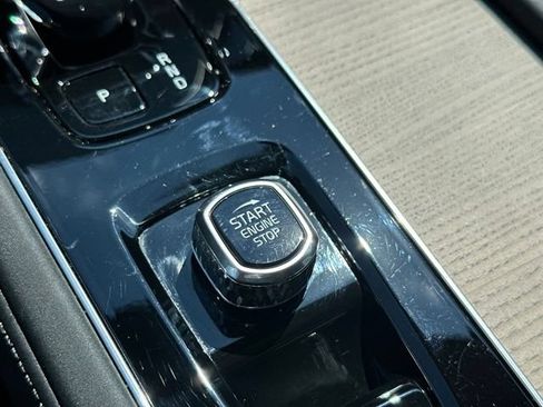 Certified 2025 Volvo XC90 B5 Core AWD/4WD image 30