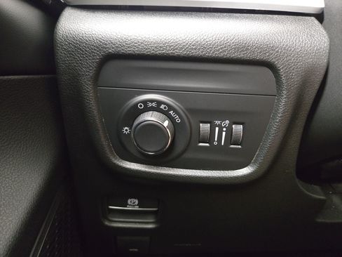 Used 2023 Jeep Grand Cherokee Laredo w/ Luxury Tech Group I AWD/4WD image 29