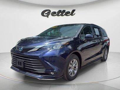 Used 2025 Toyota Sienna XLE