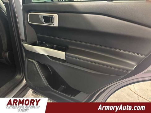 Used 2021 Ford Explorer XLT image 31