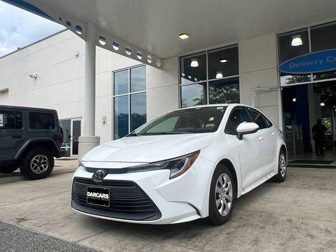 Used 2025 Toyota Corolla LE FWD image 32
