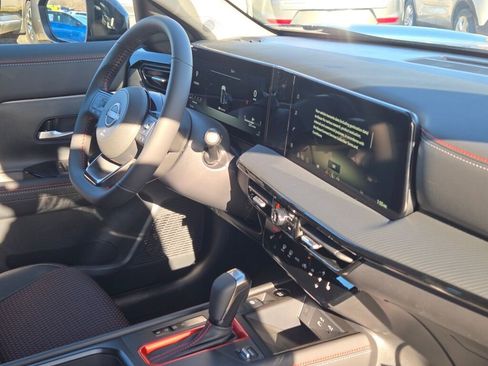 New 2026 Nissan Kicks SR w/ Cold Weather Package image 10