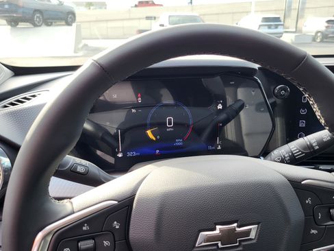 New 2026 Chevrolet Trax LT w/ Midnight Edition FWD image 17