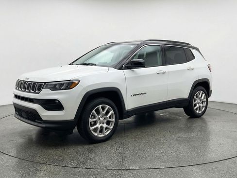 Used 2025 Jeep Compass Limited image 3