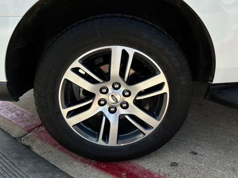 Used 2024 Ford Expedition Limited AWD/4WD image 9