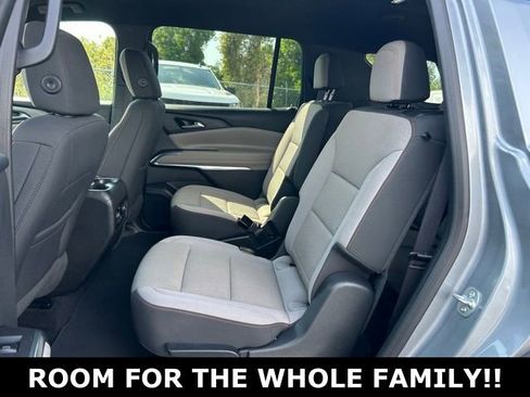 Used 2025 Chevrolet Traverse LT FWD image 15