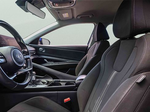 Used 2023 Hyundai Elantra SEL w/ Convenience Package FWD image 9