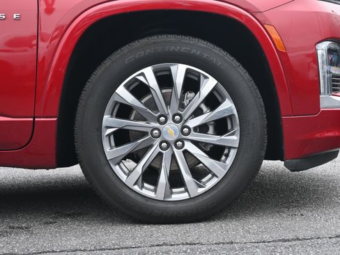 Used 2023 Chevrolet Traverse Premier FWD image 13