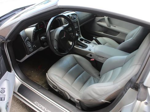 Used 2005 Chevrolet Corvette Coupe w/ Preferred Equipment Group RWD image 20