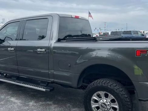 Used 2019 Ford F250 XLT w/ XLT Premium Package AWD/4WD image 4
