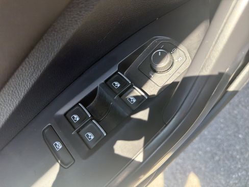Used 2024 Volkswagen Jetta SE FWD image 16