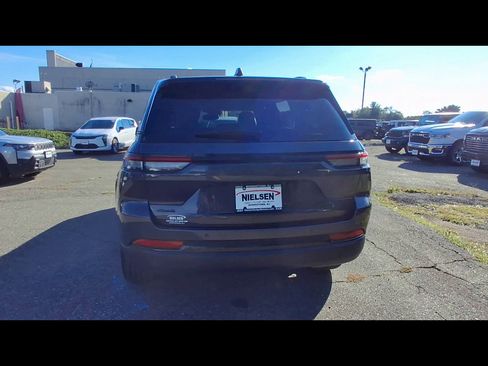 Certified 2023 Jeep Grand Cherokee Altitude AWD/4WD image 7