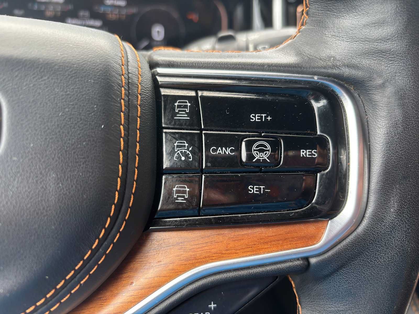 Used 2022 Jeep Grand Wagoneer Series III w/ Rear Seat Video Group 1 AWD/4WD image 27