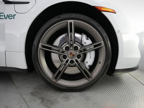 Used 2022 Porsche Taycan 4S image 19