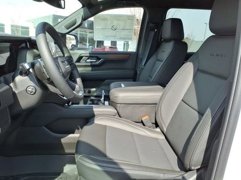 New 2026 GMC Yukon XL Denali w/ LPO, Floor Liner Package AWD/4WD image 8