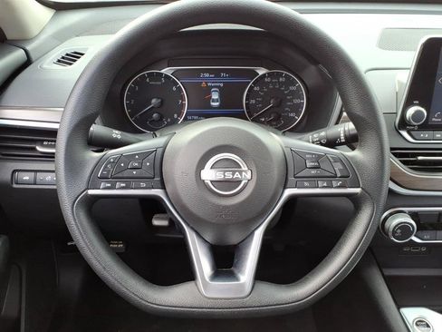 Used 2024 Nissan Altima 2.5 SV FWD image 10